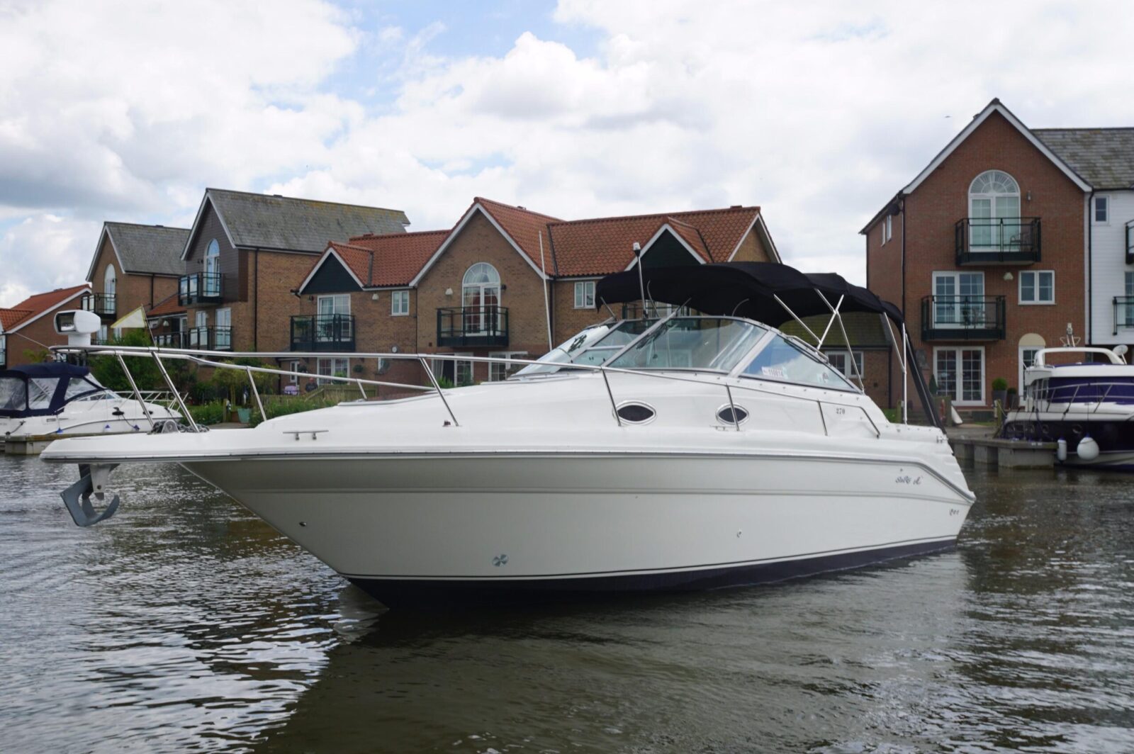 Sea Ray 270 Sundancer 7356007 – Burton Waters Boat Sales