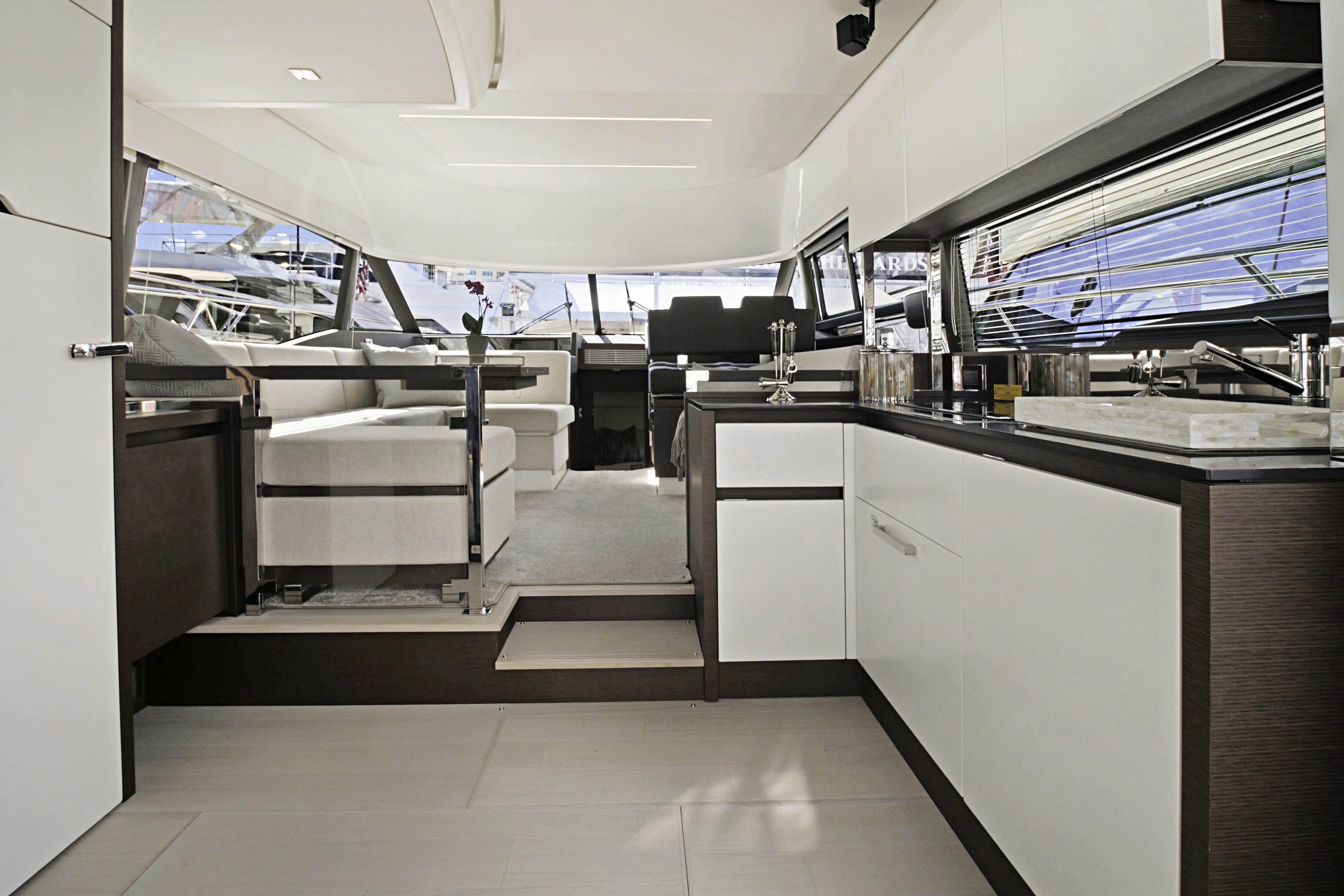 Prestige 460S interior